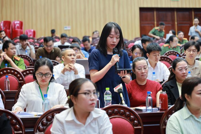 Người dân đặt câu hỏi