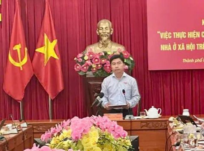 Ông Võ Hoàng Ngân, Phó Trưởng đoàn chuyên trách Đoàn đại biểu Quốc hội TPHCM phát biểu