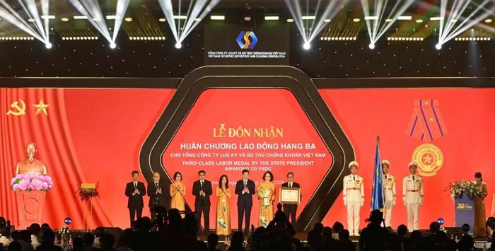 Ghi nhận những thành tích đạt được của VSDC, ngày 11/7/2026, Chủ tịch nước Cộng hòa xã hội chủ nghĩa Việt Nam đã quyết định tặng thưởng Huân chương Lao động hạng Ba cho tập thể VSDC.