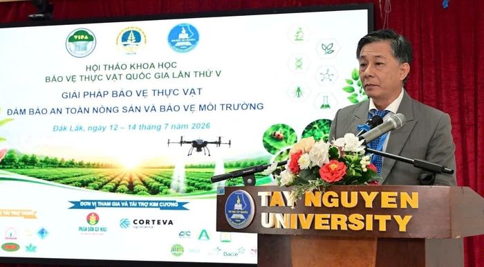  PGS.TS Nguyễn Văn Nam, Phó Hiệu trưởng Trường Đại học Tây Nguyên phát biểu tại hội thảo. 
