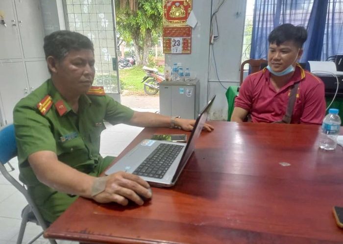  Cơ quan Công an làm việc với đối tượng Đoàn Quốc Hiệp để làm rõ hành vi mua bán trái phép động vật rừng. Ảnh: Công an tỉnh Đồng Tháp. 