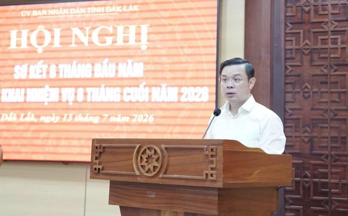 Ông Đỗ Hữu Huy, Ủy viên dự khuyết Trung ương Đảng, Phó Bí thư Tỉnh ủy, Chủ tịch UBND tỉnh phát biểu tại hội nghị.