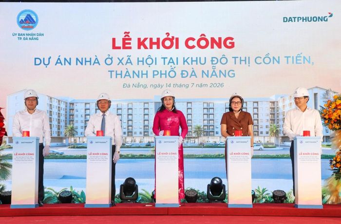 Nghi thức ấn nút khởi công dự án nhà ở xã hội Khu đô thị Cồn Tiến, thể hiện quyết tâm của TP Đà Nẵng trong việc triển khai chương trình phát triển nhà ở xã hội giai đoạn mới.
