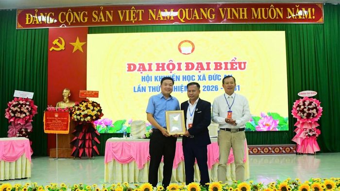 Các cơ quan, đơn vị, doanh nghiệp, tổ chức, cá nhân và các mạnh thường quân đã ủng hộ Quỹ Khuyến học xã Đức An với tổng số tiền 110 triệu đồng