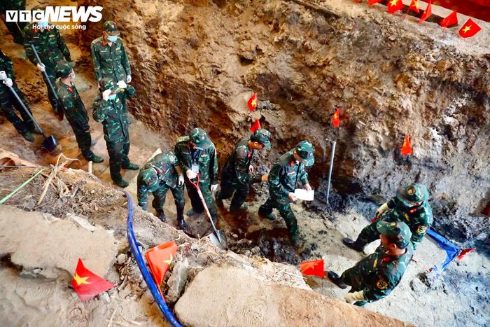 Công tác tìm kiếm, quy tập hài cốt liệt sĩ tại Công viên Lê Thị Riêng.
