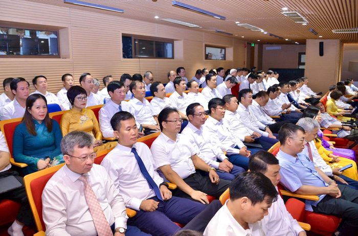 Các đại biểu tham dự phiên khai mạc kỳ họp. Ảnh: Thành Thái