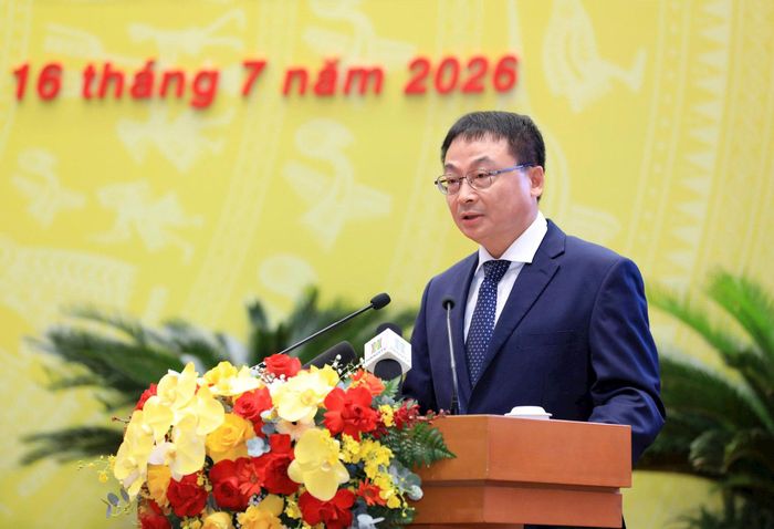 Viện trưởng Viện Kiểm sát nhân dân thành phố Hà Nội Nguyễn Hoài Nam trình bày báo cáo tại kỳ họp HĐND thành phố Hà Nội khóa XVII. Ảnh: Thành Thái