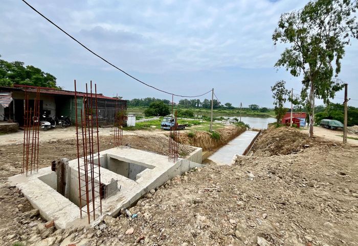 Hệ thống cống xả tại trạm bơm Cẩm Hà 1 đang hoàn thiện. Ảnh: Tùng Nguyễn.