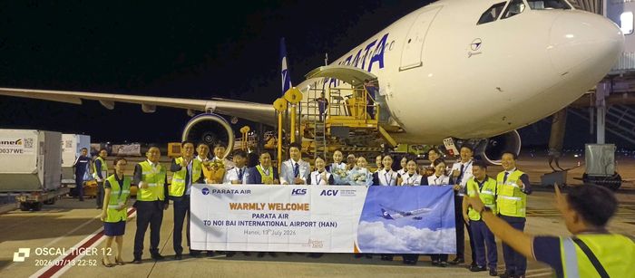 Hãng hàng không Parata Air được Cảng hàng không quốc tế Nội Bài chào đón nồng nhiệt. Ảnh: Phan Công