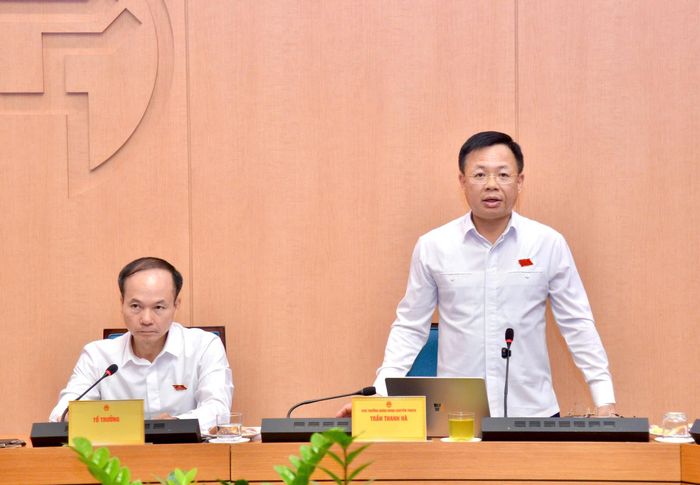 Đại biểu Trần Thanh Hà, Phó Trưởng đoàn chuyên trách Đoàn đại biểu Quốc hội thành phố Hà Nội phát biểu. Ảnh: Viết Thành