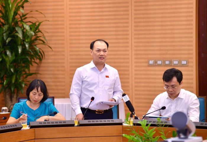 Đại biểu HĐND thành phố Hà Nội thảo luận tại Tổ 2. Ảnh: Thành Thái