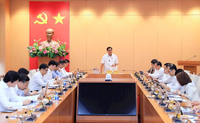 Quang cảnh phiên thảo luận tại Tổ 1. Ảnh: Thành Thái