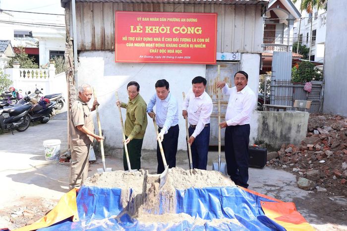 Khởi công hỗ trợ xây dựng nhà ở cho đối tượng là con đẻ của người hoạt động kháng chiến bị nhiễm chất độc hóa học. Ảnh: Hội NNCĐDC