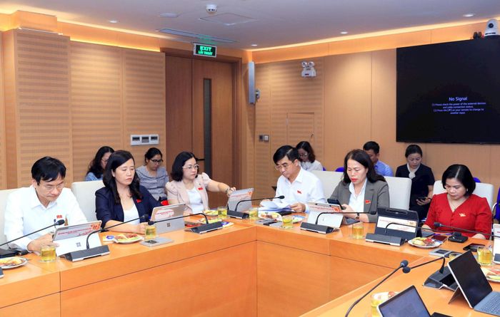 Các đại biểu tại Tổ thảo luận số 4. Ảnh: Thành Thái