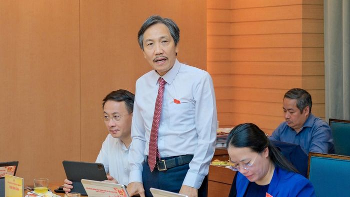 Đại biểu Trần Anh Tuấn cho rằng việc kiện toàn, hoàn thiện mô hình chính quyền địa phương hai cấp là nhiệm vụ trọng tâm. Ảnh: Quang Thái