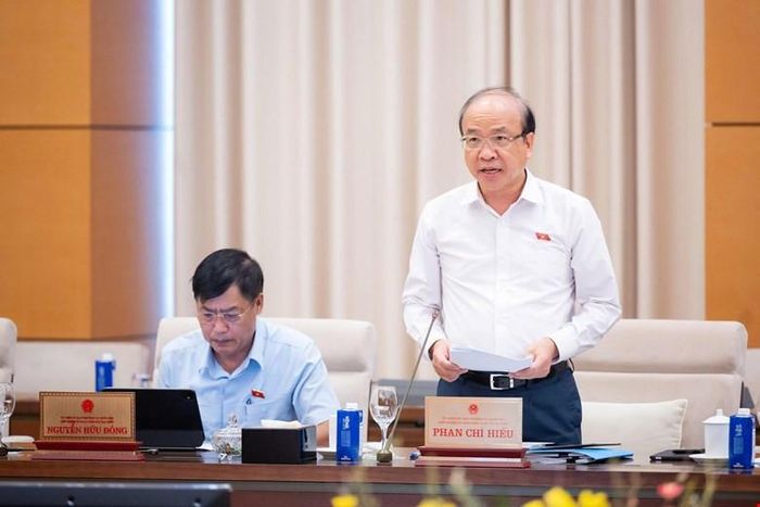 Chủ nhiệm Ủy ban Pháp luật và Tư pháp của Quốc hội Phan Chí Hiếu trình bày báo cáo thẩm tra sơ bộ. Ảnh: media.quochoi.vn