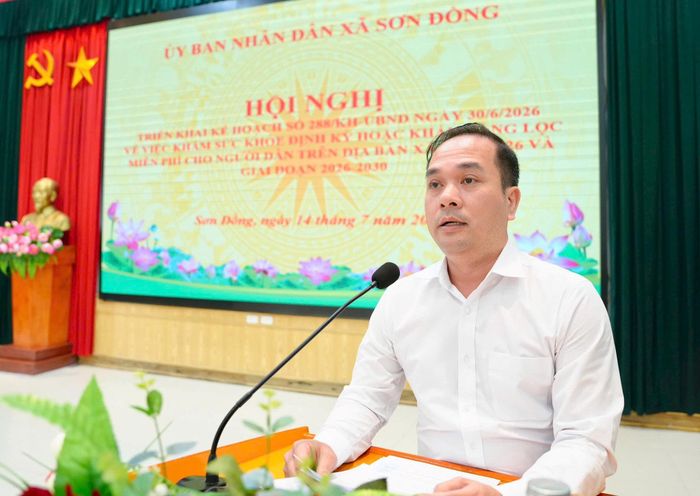 Phó Chủ tịch UBND xã Sơn Đồng Nguyễn Duy Cương phát biểu tại hội nghị. Ảnh: NS