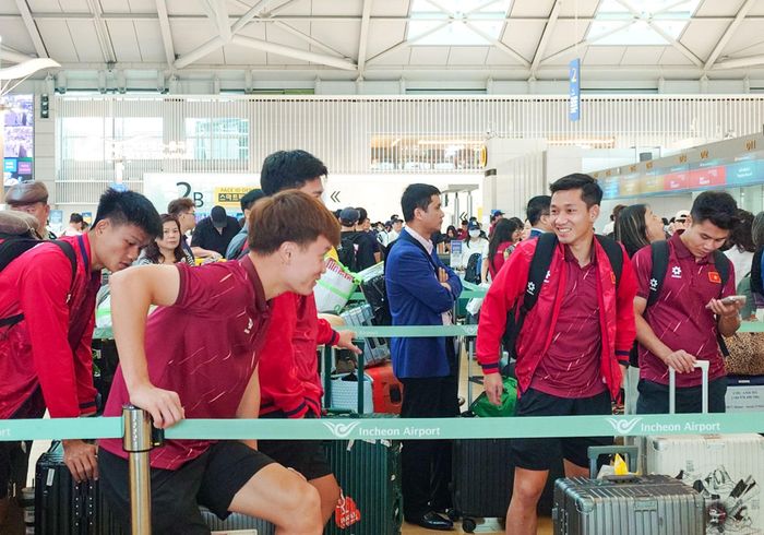 Tuyển Việt Nam đã về đến Hà Nội, khép lại chuyến tập huấn kéo dài gần hai tuần tại Incheon (Hàn Quốc). Ảnh: VFF