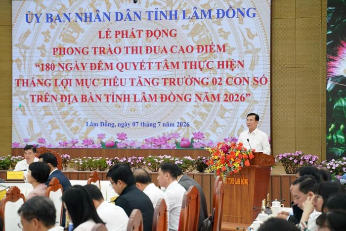 Ủy viên Ban Chấp hành Trung ương Đảng, Chủ tịch UBND tỉnh Hồ Văn Mười kêu gọi cả hệ thống chính trị cùng vào cuộc quyết tâm, tích cực hưởng ứng phong trào thi đua. Ảnh: PV