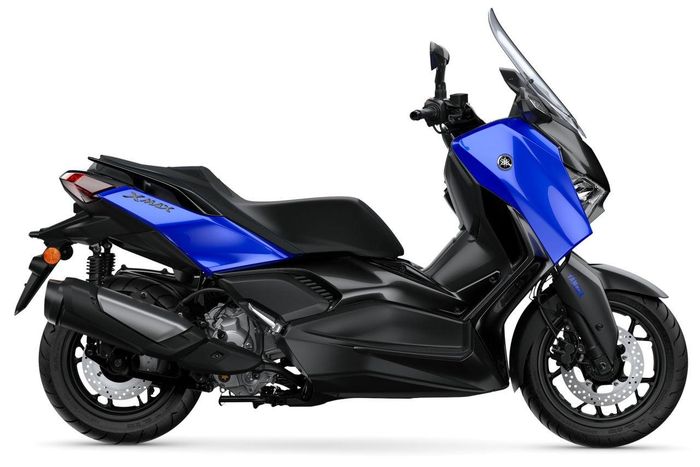 XMAX lại sử dụng cấu trúc kẹp hai điểm với cầu trên.