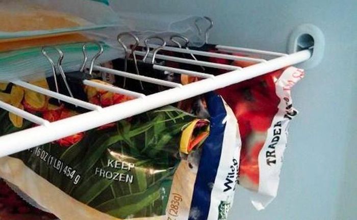 Cách làm này có thể giúp bảo quản những túi thực phẩm này được lâu hơn mà còn tận dụng mọi ngóc ngách trong tủ lạnh.