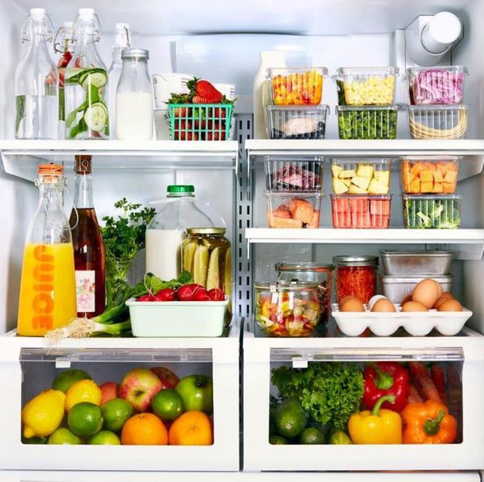 Đối với những loại rau củ mà bạn đang sử dụng dở thì hãy để chúng ở bên chỗ ngăn cửa để đảm bảo là bạn sẽ không để quên nó trong tủ lạnh.