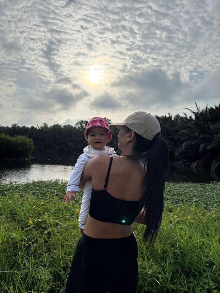 Hình ảnh cưng xỉu của con gái H'Hen Niê.