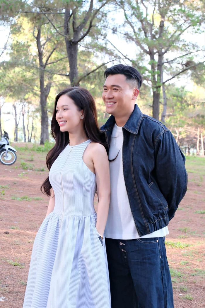 Trong phim "Cao nguyên xanh" Ngọc Anh vào vai Vân là vợ sắp cưới của Quang Tuấn (Xuân Phúc), một người phụ nữ nhẹ nhàng nhưng cực kỳ quyết đoán. Bằng tình yêu mãnh liệt và lý trí vững vàng, cô chấp nhận lùi lại làm hậu phương vững chắc, thấu hiểu mọi rào cản khi yêu một người lính.