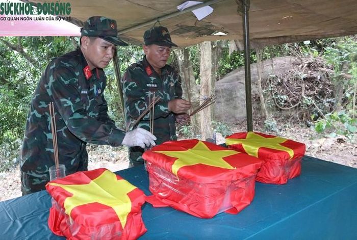 Chiều 13/7, 5 hài cốt liệt sĩ được đưa về Nghĩa trang liệt sĩ Đại Đồng trong sự xúc động của cán bộ, chiến sĩ, cựu chiến binh và người dân. Khi hay tin tìm thấy đồng đội, nhiều cựu chiến binh Trung đoàn Pháo binh 575 đã chuẩn bị vào Đà Nẵng để thắp nén hương tri ân.