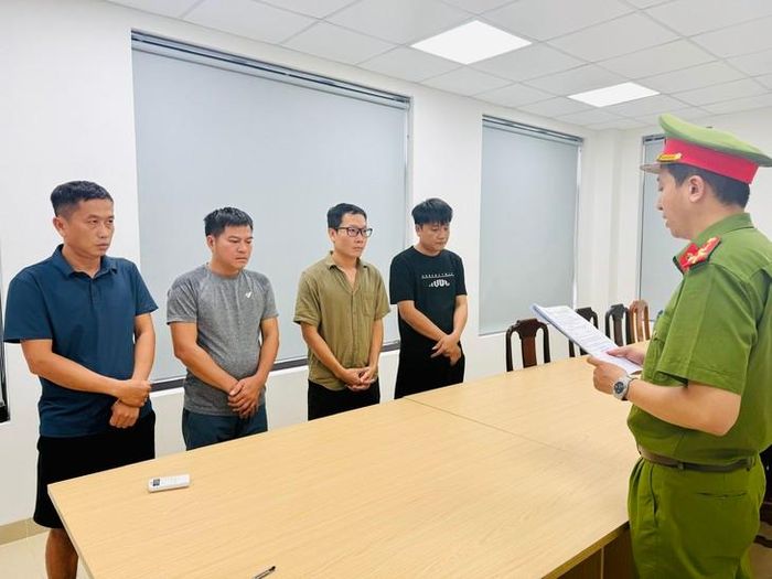 Các đối tượng bị bắt giữ.
