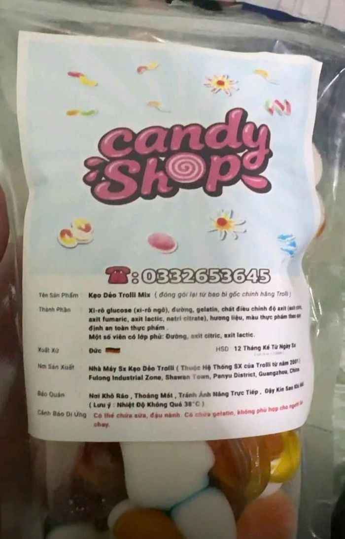 Bao bì sản phẩm của Candy&Shop không có thông tin nhà phân phối sản phẩm. Ảnh: Quỳnh Mai