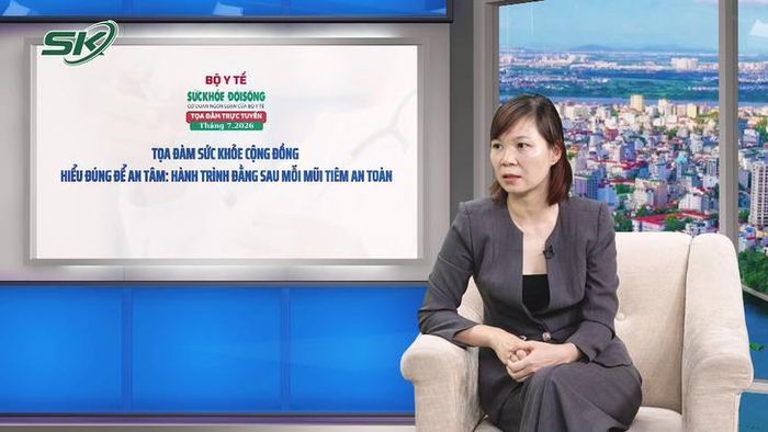 TS. Nguyễn Thị Lý chia sẻ, bên cạnh dữ liệu từ nhà sản xuất, chất lượng vắc-xin còn được giám sát trong suốt quá trình lưu hành thông qua hoạt động lấy mẫu đánh giá tại kho bảo quản và điểm tiêm chủng.