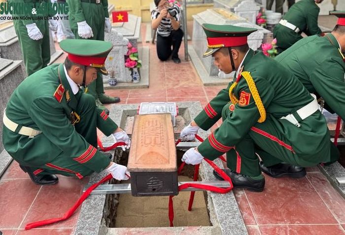 Hài cốt các liệt sĩ được chôn cất cùng với những di vật tìm thấy ở hang Đá Sập.