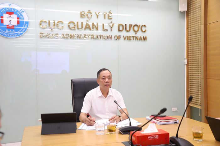 Ông Vũ Tuấn Cường - Cục trưởng Cục Quản lý Dược chủ trỉ hội thảo ở điểm cầu Bộ Y tế.