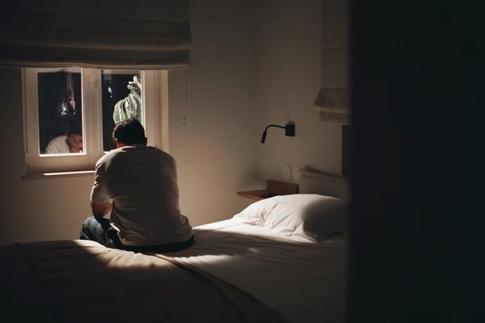 Chứng đa niệu có thể bắt nguồn từ các bệnh lý như suy thận, tiểu đường, hoặc do tác dụng phụ của một số loại thuốc. Ảnh minh họa: iStock