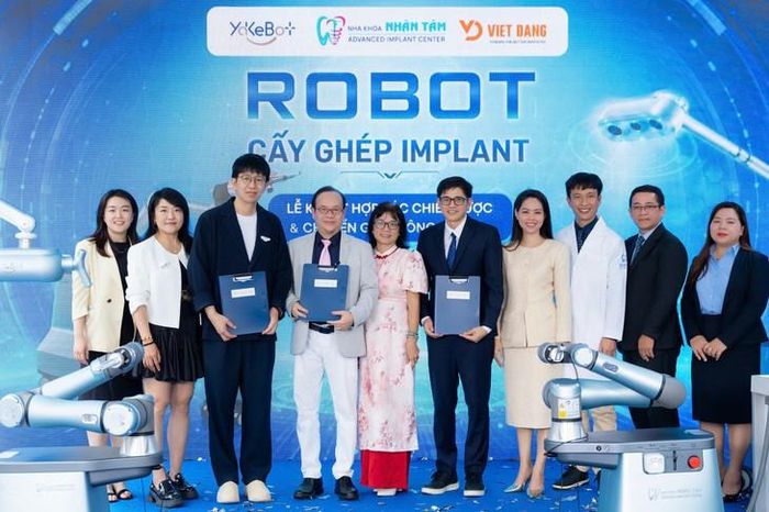 Lễ ký kết hợp tác chiến lược 3 bên: Công ty Công nghệ YakeBot, Hệ sinh thái Nha khoa Nhân Tâm và Công ty Cổ phần Trang thiết bị Y nha khoa Việt Đăng.
