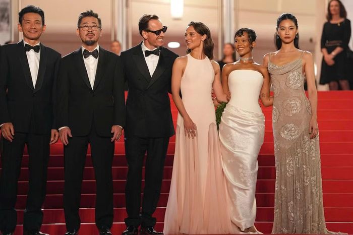 Đoàn phim trên thảm đỏ Liên hoan phim quốc tế Cannes lần thứ 79 ngày 17/5/2026.
