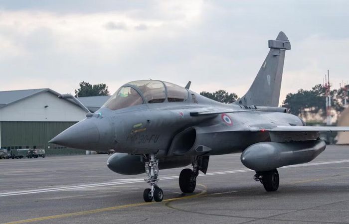 Khi đó xuất hiện thông tin cho biết Dassault sẽ tích hợp trí tuệ nhân tạo chiến đấu từ Harmattan AI vào chiếc Rafale nhằm mục đích hiện đại hóa máy bay chiến đấu theo tiêu chuẩn F5.