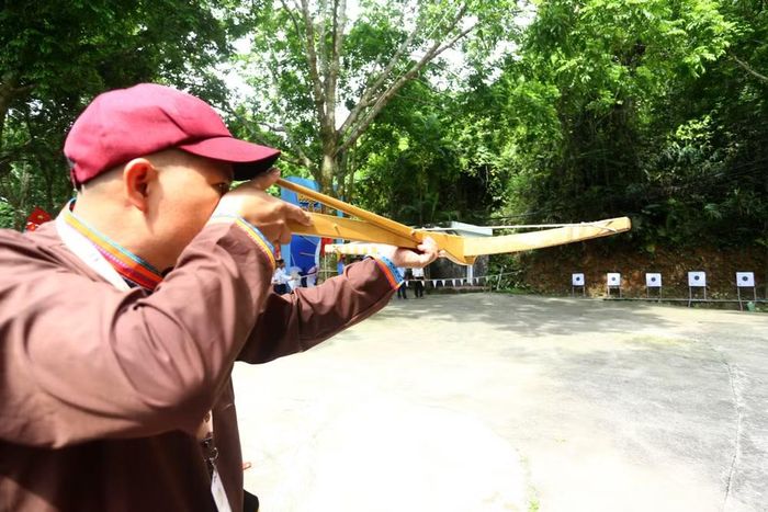 Phần thi bắn nỏ mang đậm bản sắc văn hóa dân tộc đã để lại nhiều ấn tượng đối với người dân và du khách, góp phần bảo tồn, phát huy những giá trị văn hóa truyền thống trong Ngày hội "Toàn dân bảo vệ an ninh Tổ quốc"