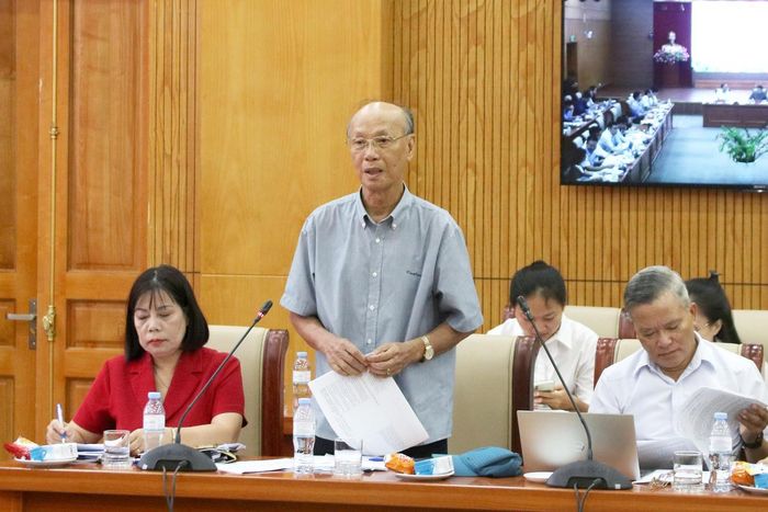 GS.TS Trần Ngọc Đường - Ủy viên Đoàn Chủ tịch, Chủ nhiệm Hội đồng tư vấn về Dân chủ và Pháp luật UBTƯ MTTQ Việt Nam phát biểu tại Hội nghị.