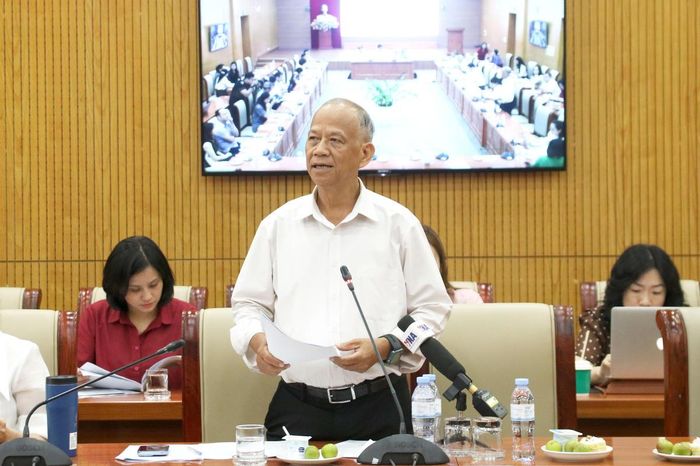 TS Nguyễn Minh Phong - nguyên Trưởng phòng Nghiên cứu kinh tế, Viện Nghiên cứu Phát triển kinh tế xã hội Hà Nội phát biểu tại Hội nghị.