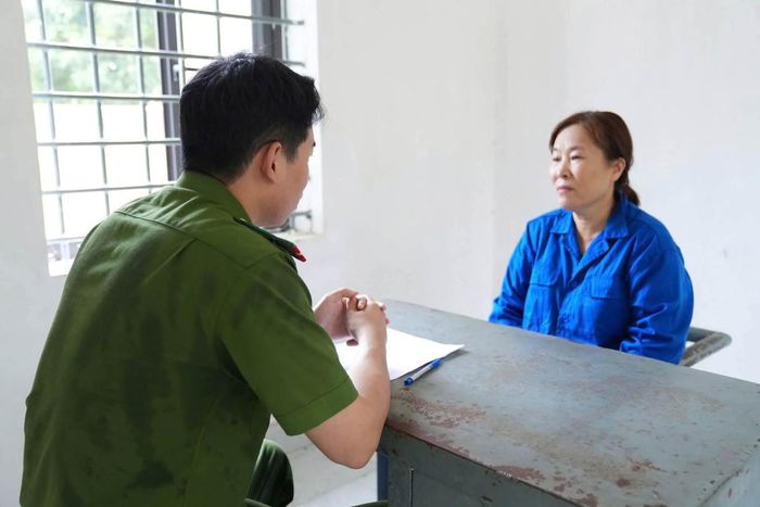 Đối tượng Đặng Thị Nga tại Cơ quan điều tra. Ảnh: Công an tỉnh Lào Cai.