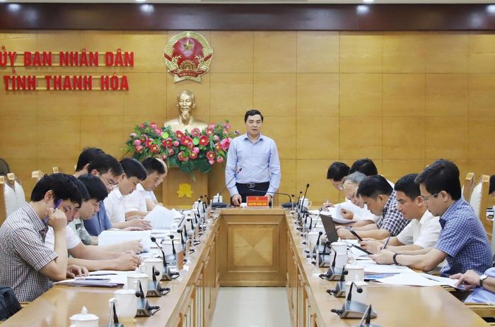 Chủ tịch UBND tỉnh Thanh Hóa Nguyễn Hoài Anh chủ trì cuộc họp bàn giải pháp tăng trưởng kinh tế 6 tháng cuối năm 2026. Ảnh: Phong Sắc