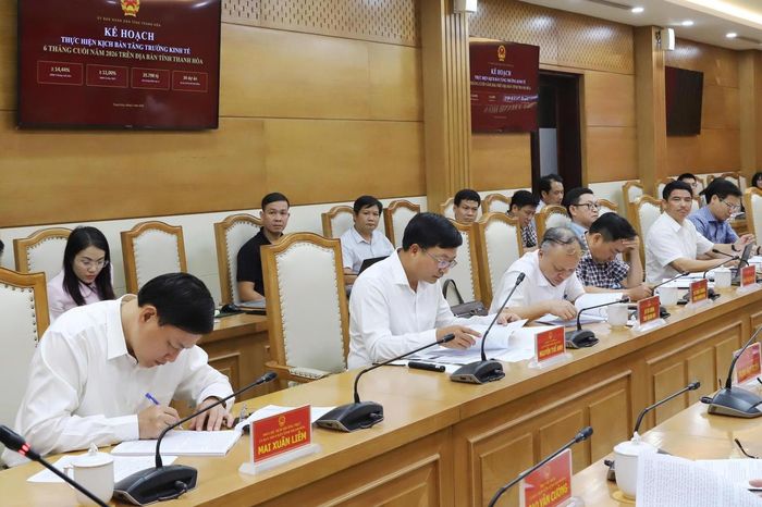 Chủ tịch UBND tỉnh Thanh Hóa phân công, chỉ đạo điều hành đến các Phó Chủ tịch phụ trách lĩnh vực. Ảnh: Phong Sắc