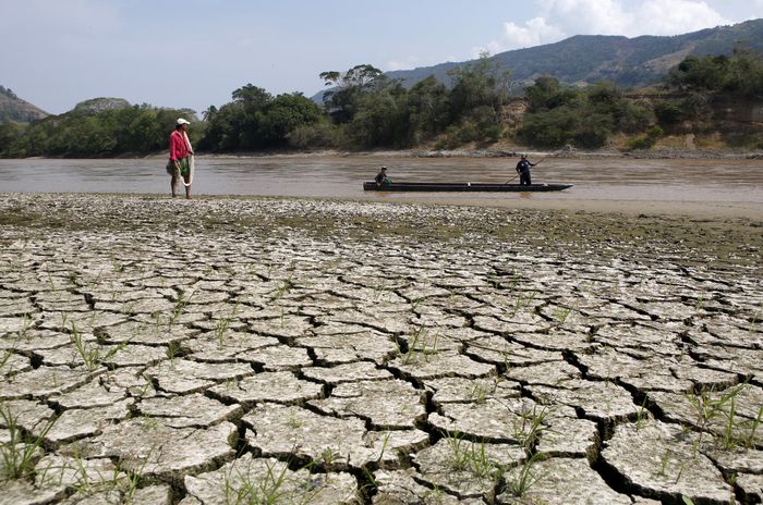  NOAA và nhiều tổ chức tài chính cảnh báo El Nino cường độ rất mạnh có thể gây hạn hán hoặc lũ lụt trên diện rộng. Ảnh: Reuters. 