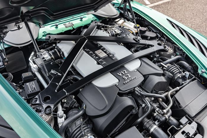  Với việc trung thành cùng động cơ V12 và tránh lạm dụng việc điện khí hóa, Aston Martin được kỳ vọng sẽ giữ lại cảm giác lái đẳng cấp, tuy nhiên hãng phải đánh đổi bằng việc "cắt giảm" doanh số. 