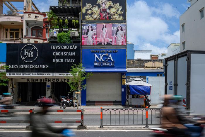 Hiện, thị trường kim cương đang đối mặt nhiều vấn đề, đặc biệt sau khi Công an tỉnh Thanh Hóa tiếp tục mở rộng điều tra Chuyên án 268V đấu tranh với đường dây buôn lậu kim cương xuyên quốc gia.