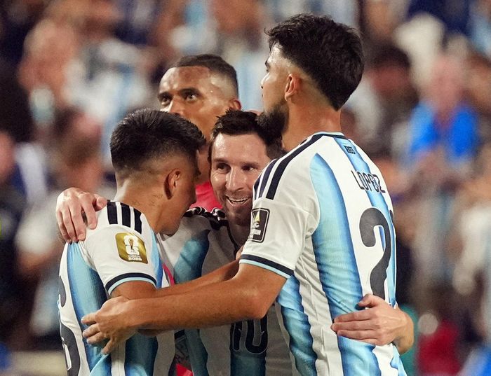 Mỗi lần Argentina gặp tuyển Anh ở World Cup, câu chuyện luôn vượt ra ngoài bóng đá. Lịch sử, cảm xúc và niềm tự hào dân tộc lại được khơi dậy.