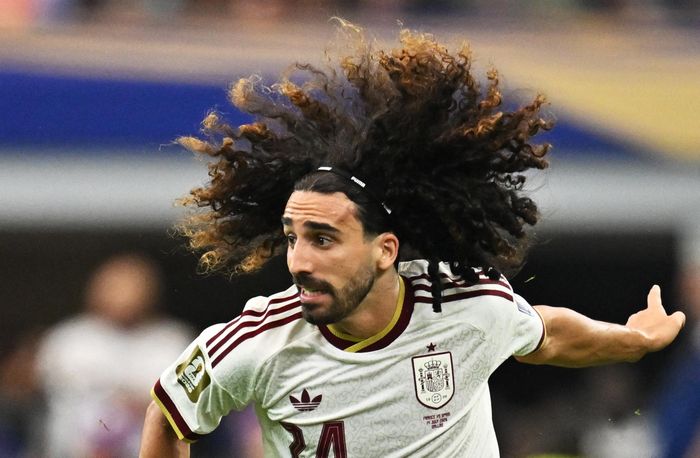 Marc Cucurella có màn trình diễn xuất sắc, góp phần vô hiệu hóa hàng công tuyển Pháp ở bán kết World Cup 2026.
