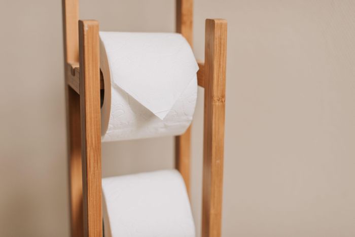  Nếp gấp hình tam giác ở đầu cuộn giấy vệ sinh khách sạn. Ảnh: Vlada Karpovich/Pexels.